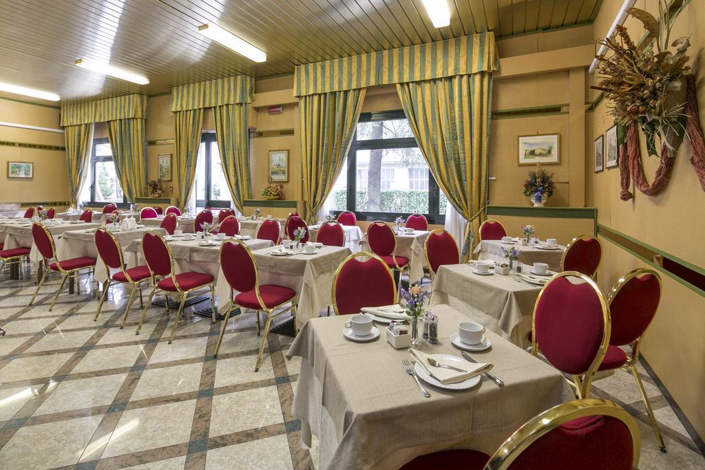 Hotel Falco D'Oro Tole Buitenkant foto