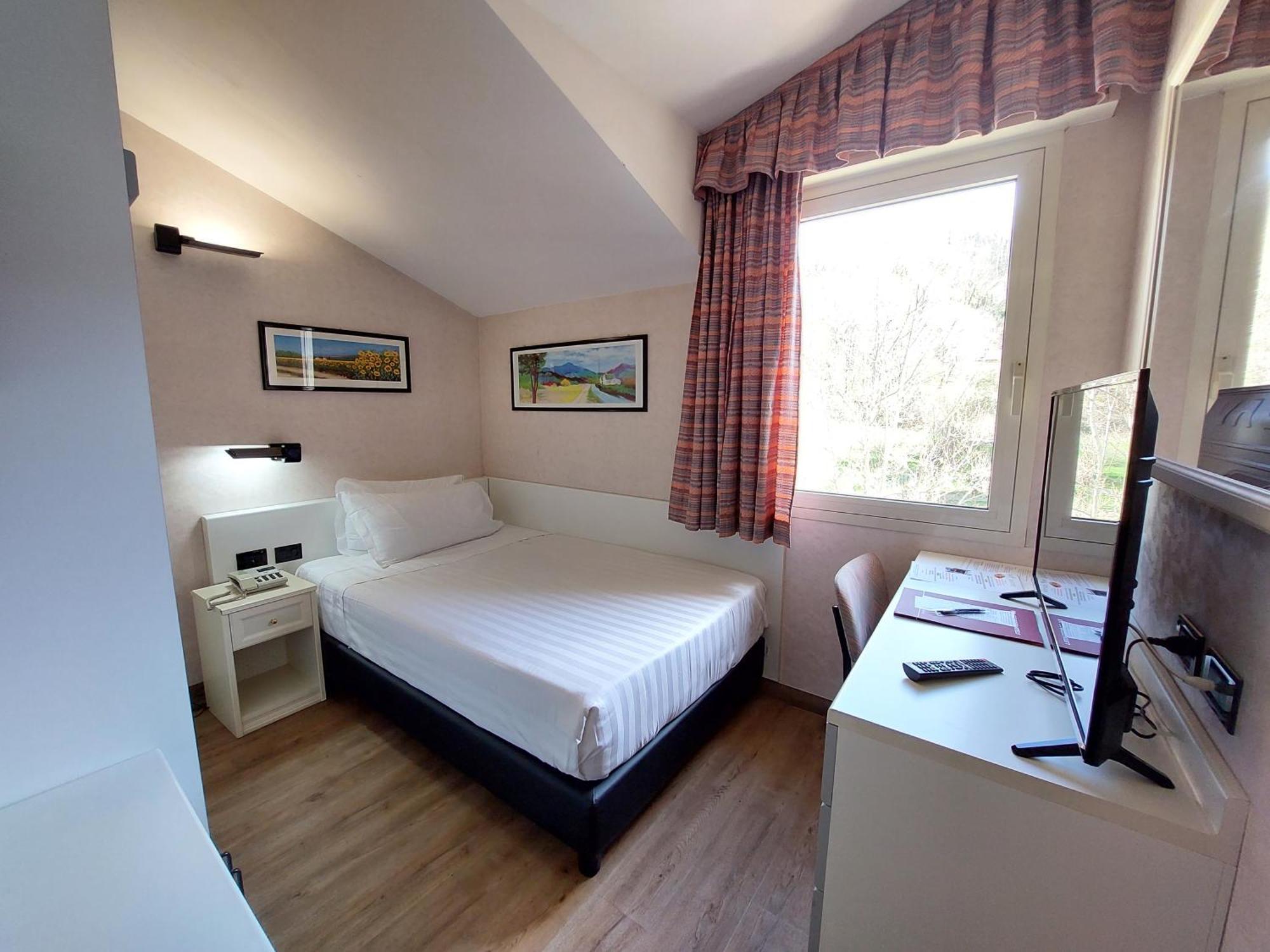 Hotel Falco D'Oro Tole Buitenkant foto