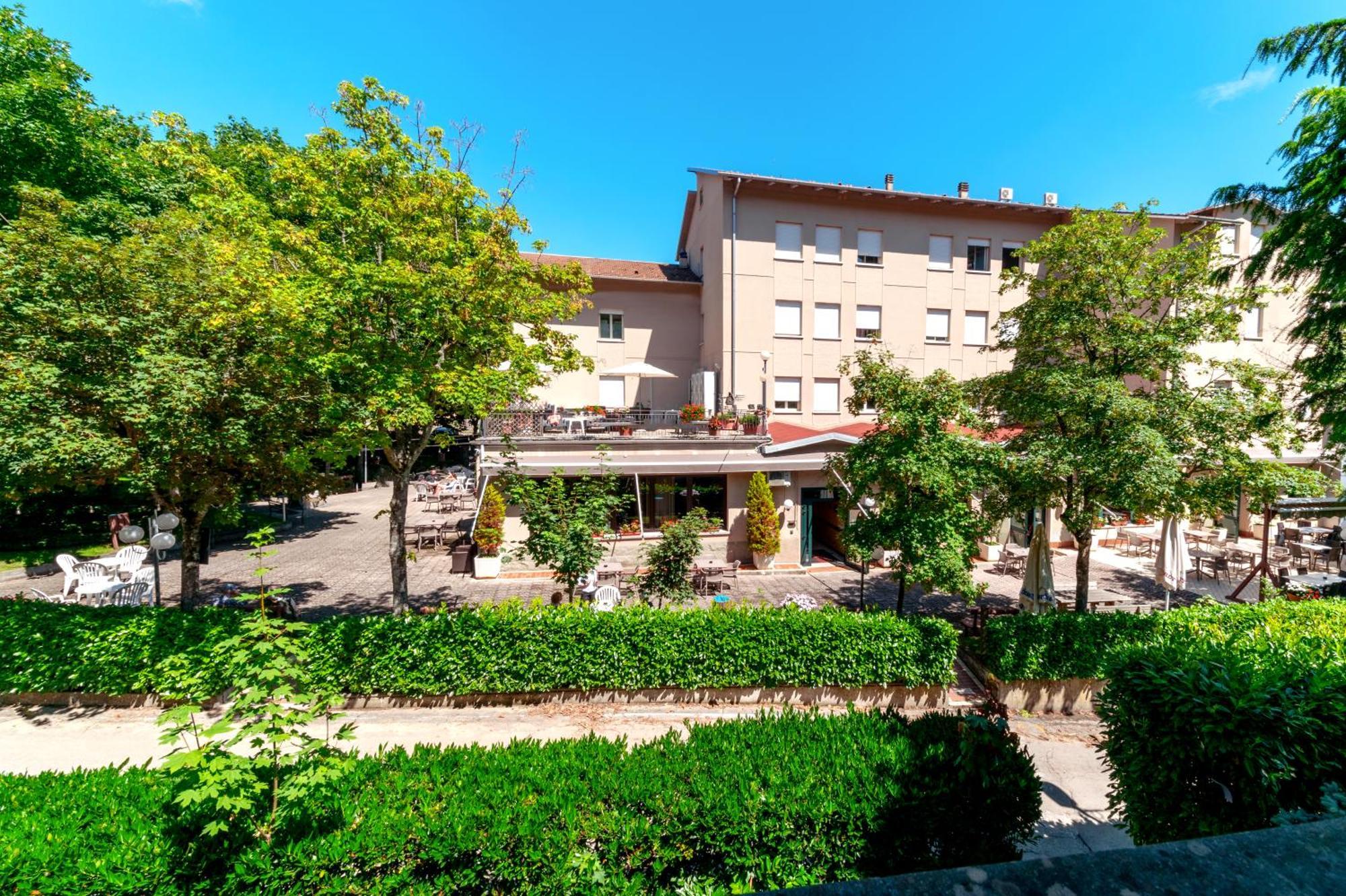 Hotel Falco D'Oro Tole Buitenkant foto