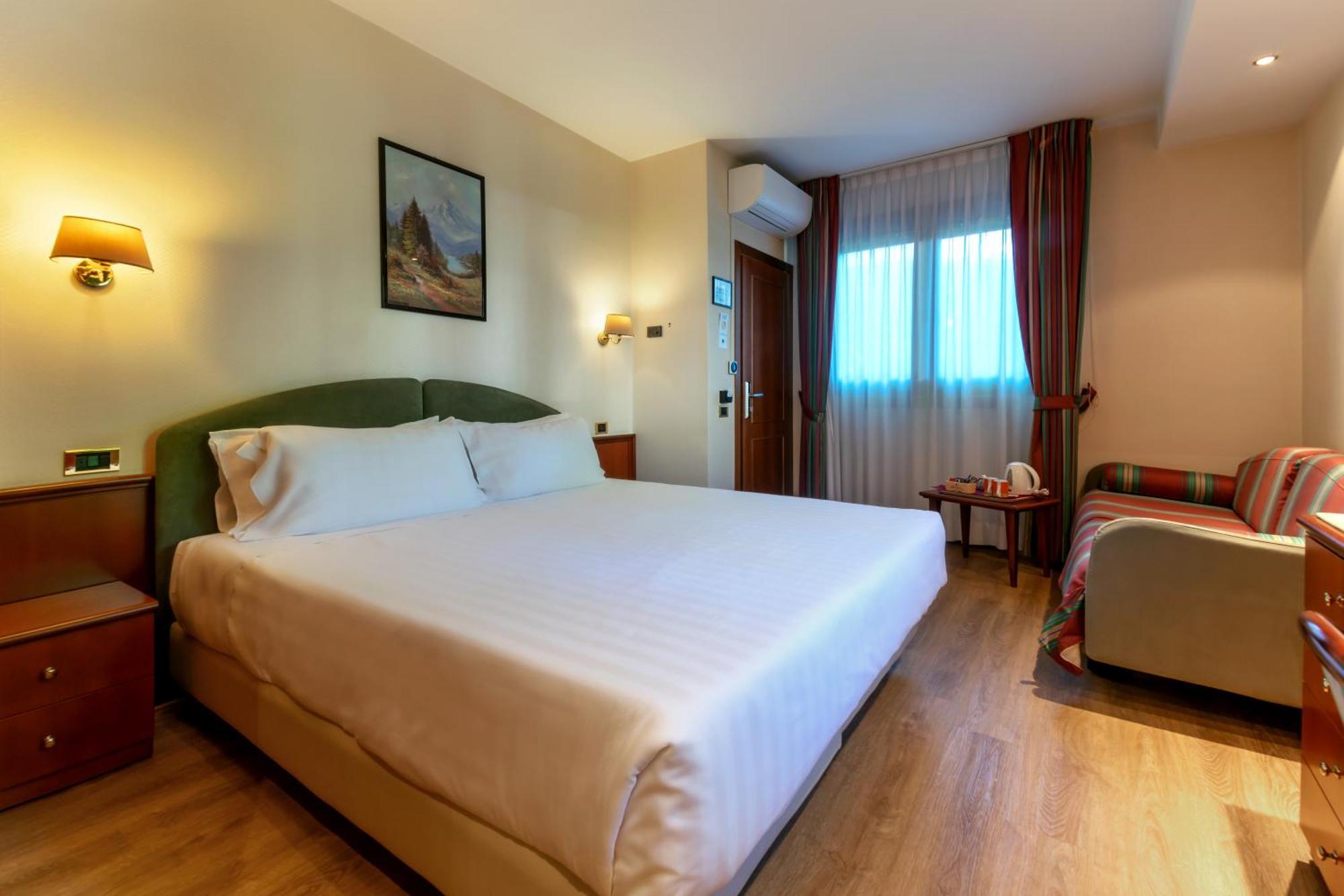 Hotel Falco D'Oro Tole Buitenkant foto