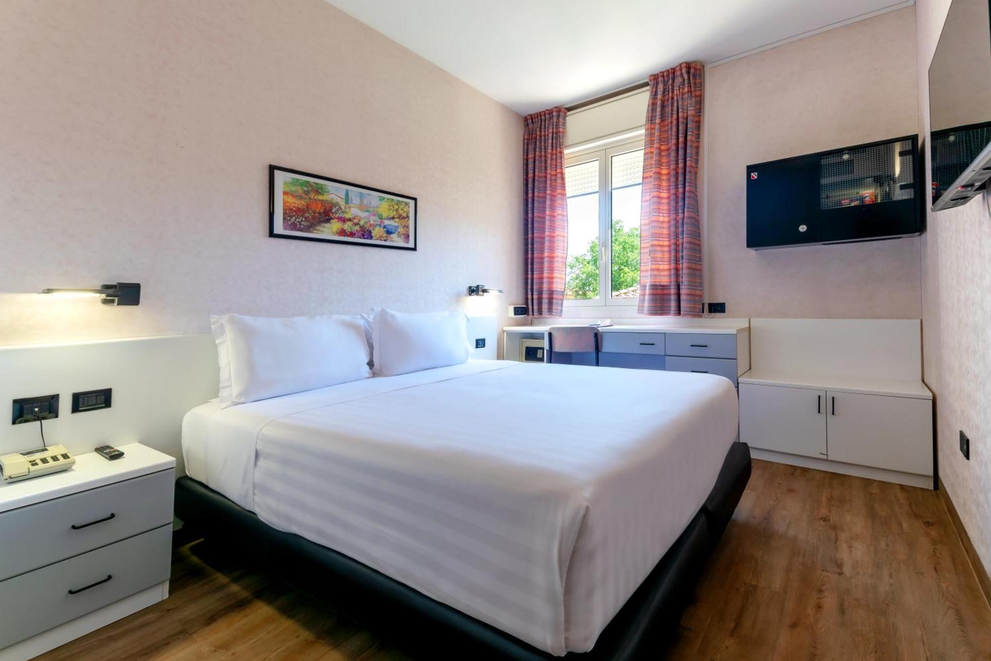 Hotel Falco D'Oro Tole Buitenkant foto