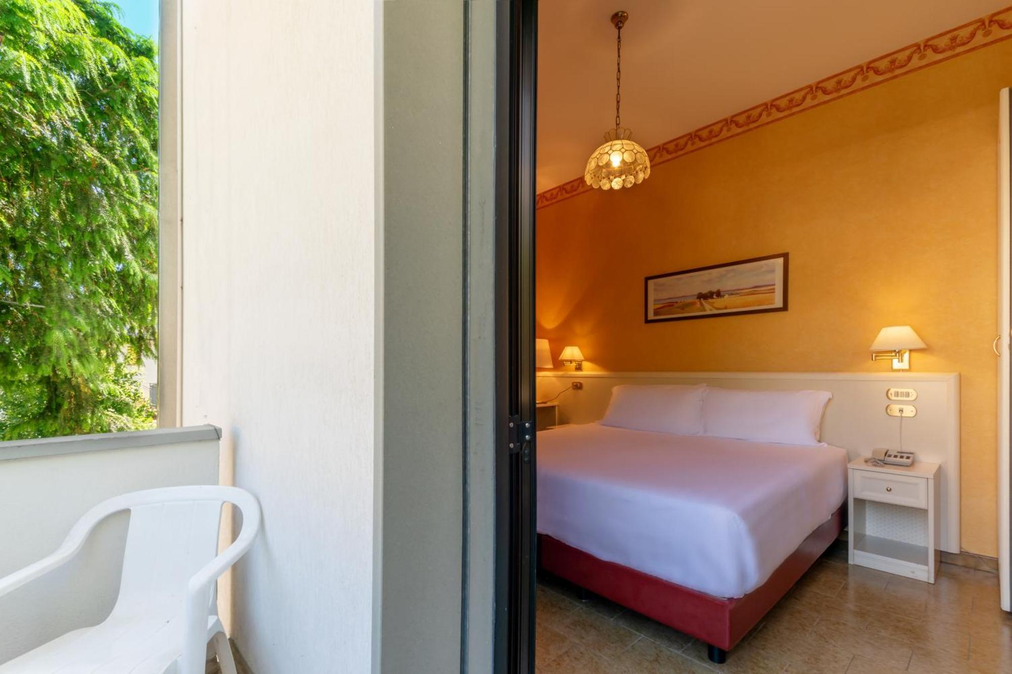 Hotel Falco D'Oro Tole Buitenkant foto