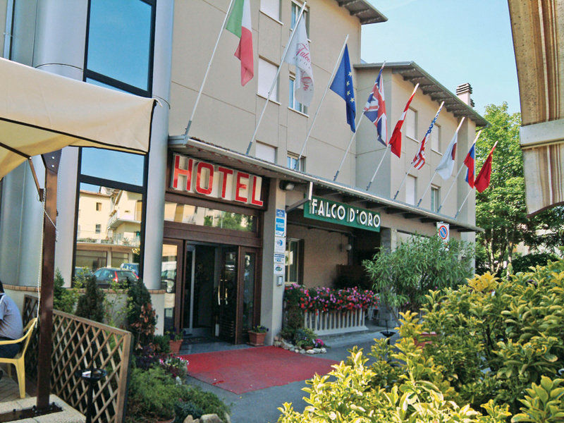 Hotel Falco D'Oro Tole Buitenkant foto
