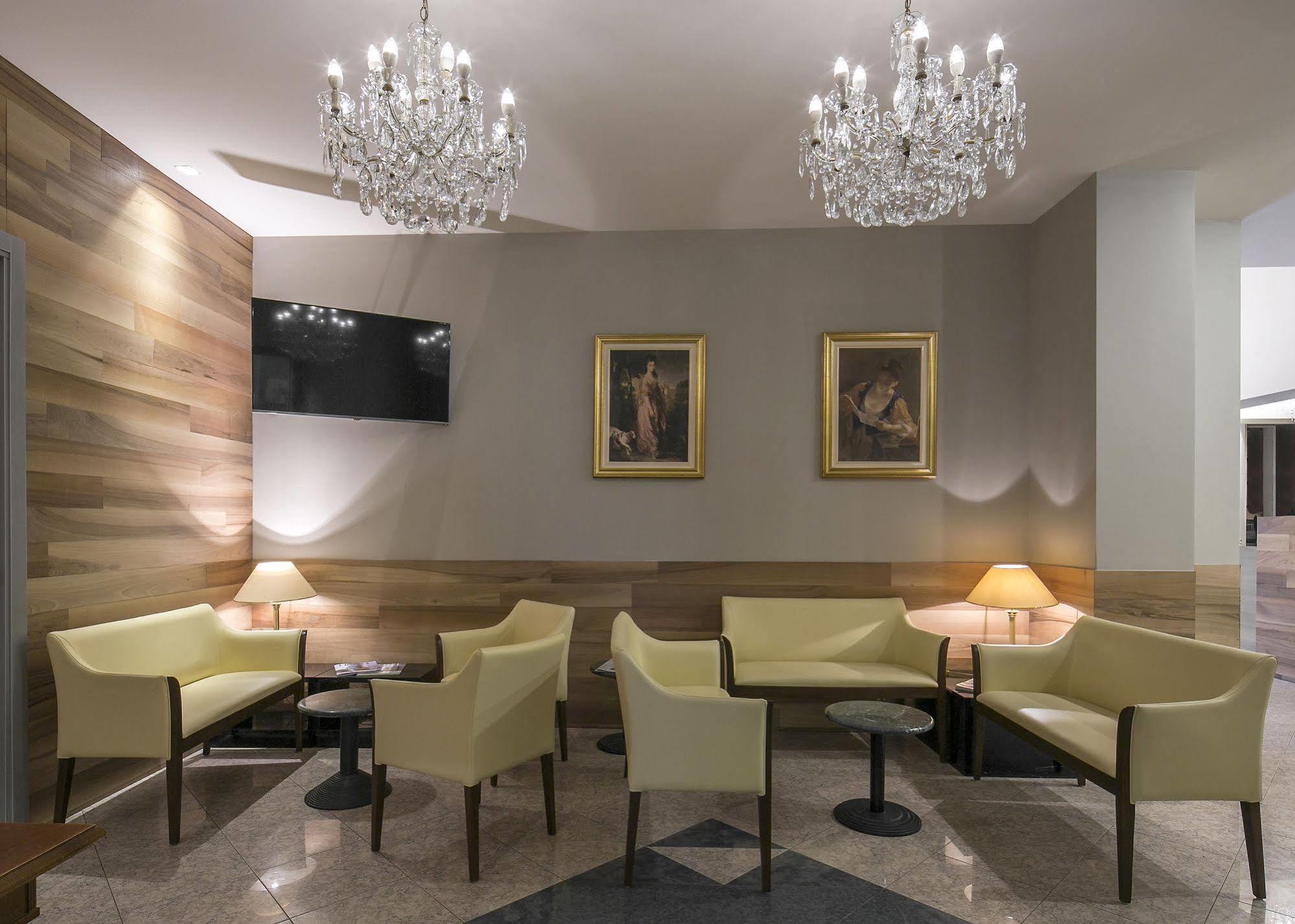 Hotel Falco D'Oro Tole Buitenkant foto