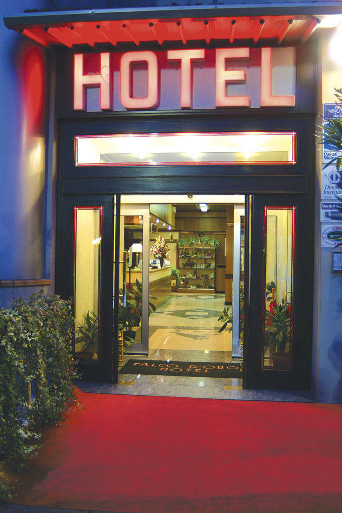 Hotel Falco D'Oro Tole Buitenkant foto